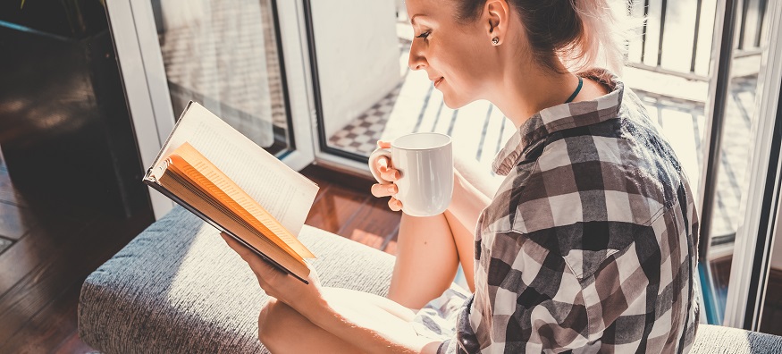 4 top tips for reading with contact lenses