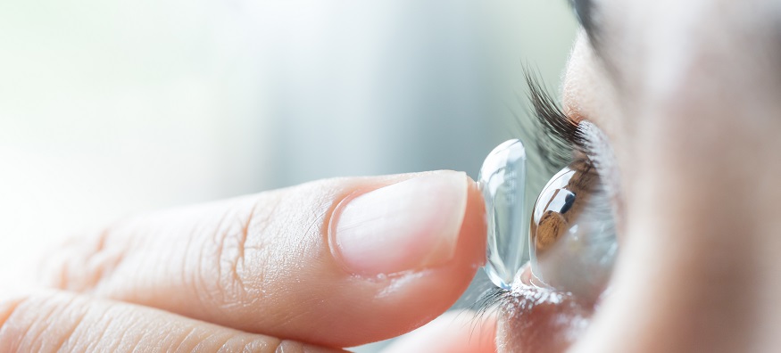 Contact lenses and plastic pollution – How to properly dispose of your lenses