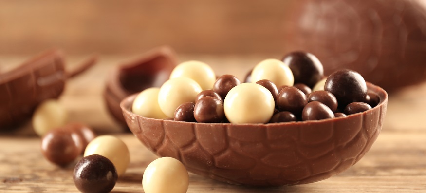 a chocolate Easter egg filled with milk and white chocolate balls