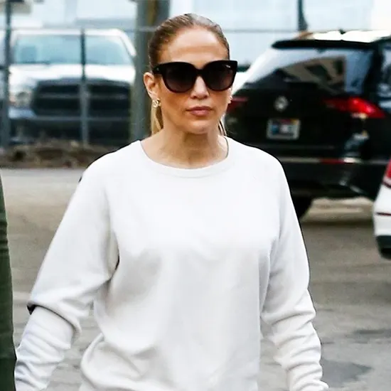 Jennifer Lopez wearing sunglasses