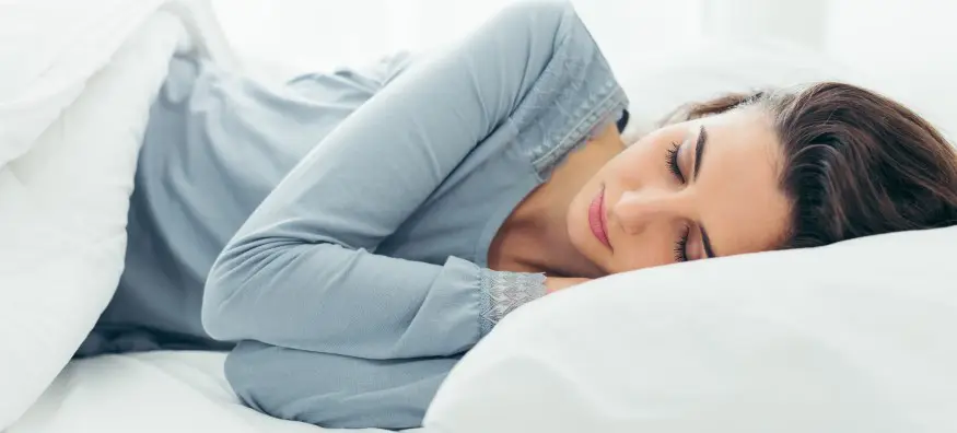 woman sleeping in contact lenses