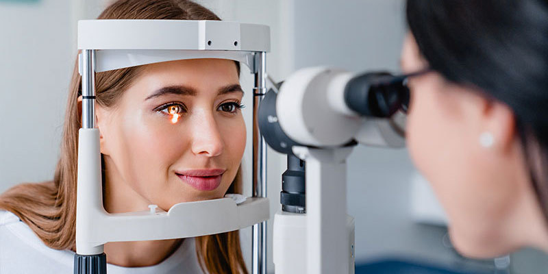 Regular eye checkup Feel Good Contacts
